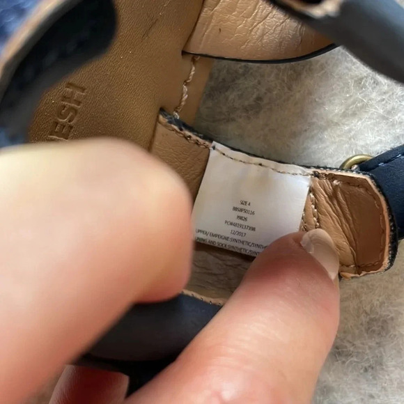 Joe Fresh Sandals - Picture 8 of 8